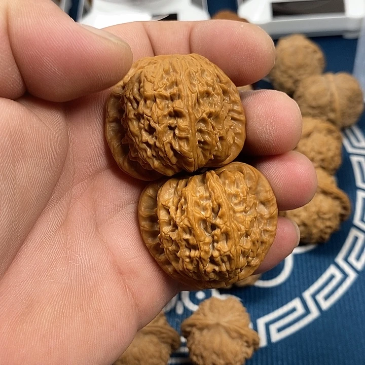 文玩核桃把件全品无修，一刀未动，打完底