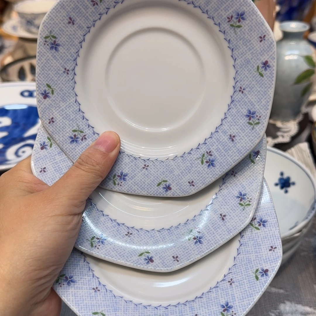 微瑕的话就不说了吧咖啡杯里的咖啡