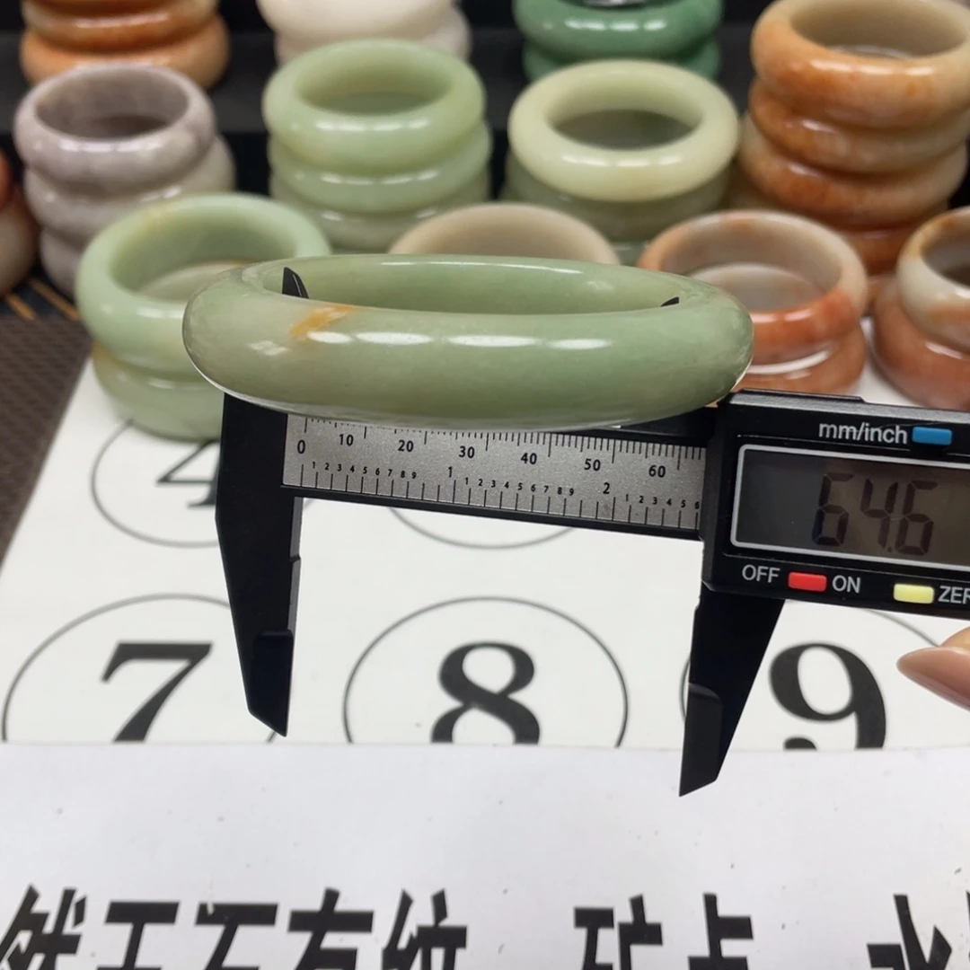 石英质玉未镶嵌手镯