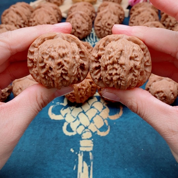 把件文玩核桃白狮子42（微瑕）