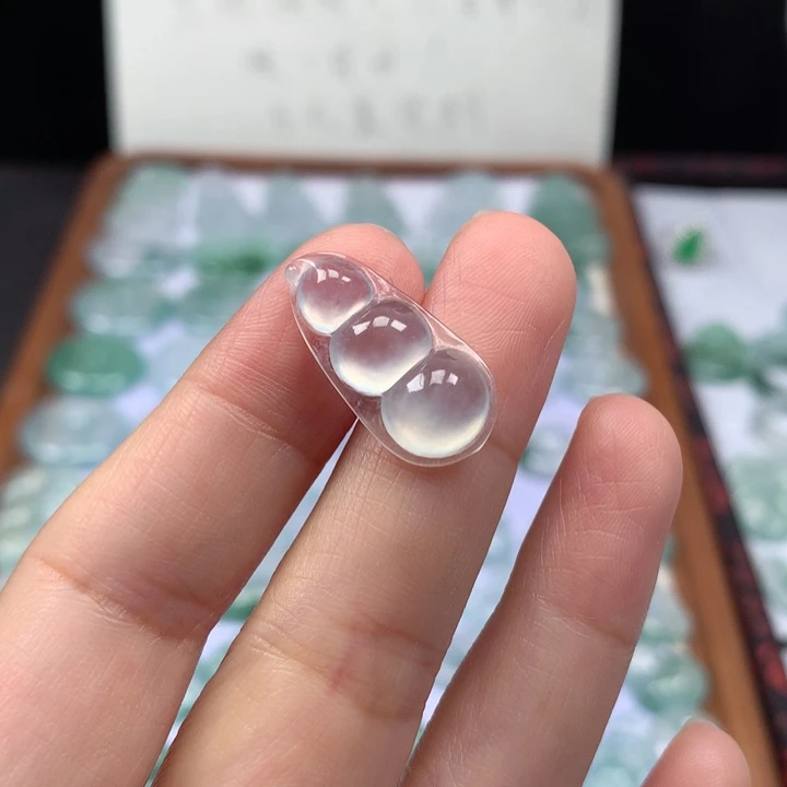 颈饰未镶嵌翡翠高冰福豆