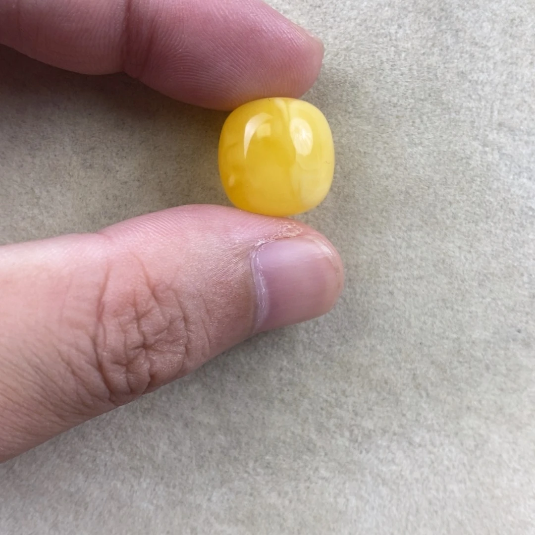 手链琥珀未镶嵌a****?蜜蜡