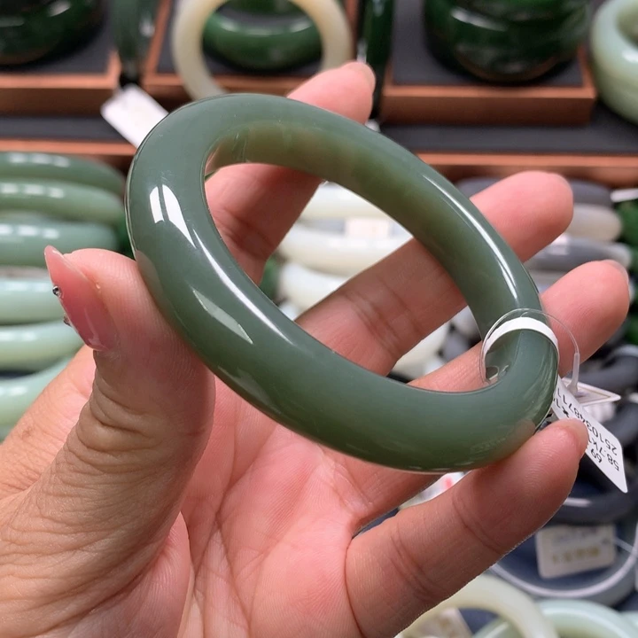 【闪购商品】未镶嵌手镯和田玉45