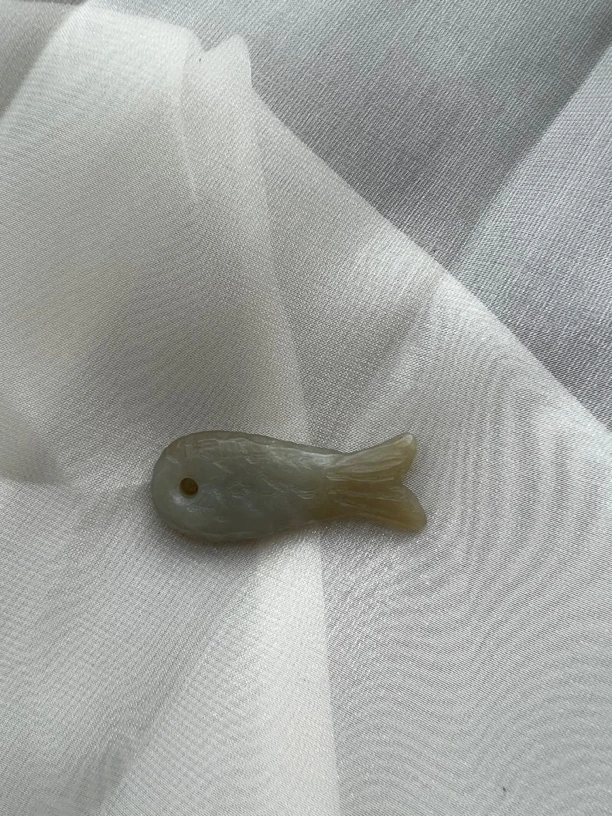 非金属锦纶吊坠 玉质细腻油润灵动小鱼挂件