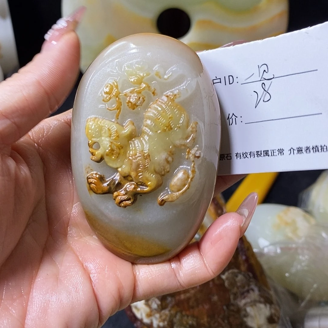 石材一**顾古青石手把件