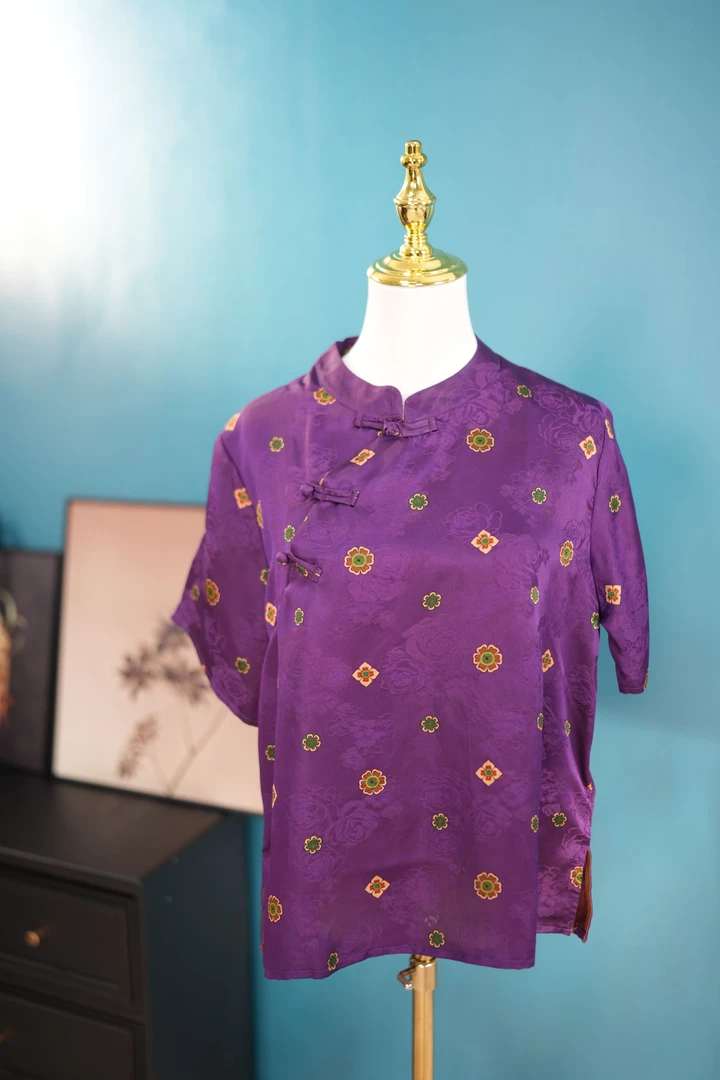 A127.女士带袖奥黛