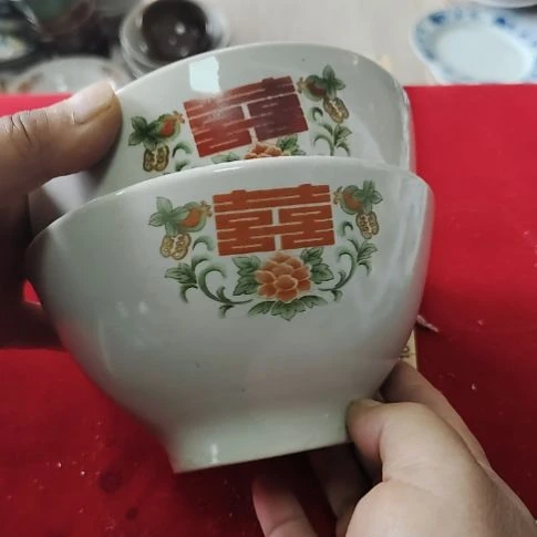 瓷片瓷片，各种摆件，均有瑕疵。沙锅！