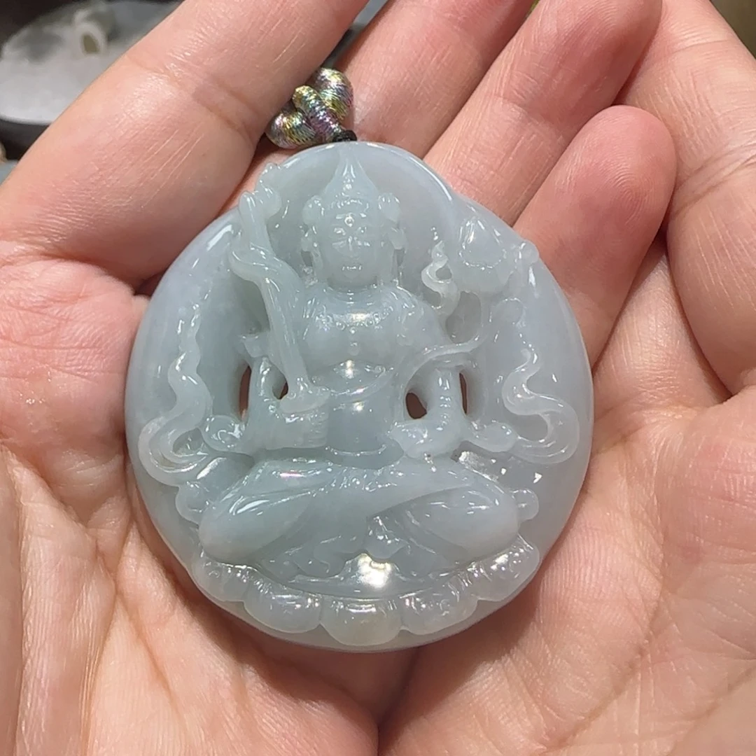 翡翠未镶嵌颈饰。。