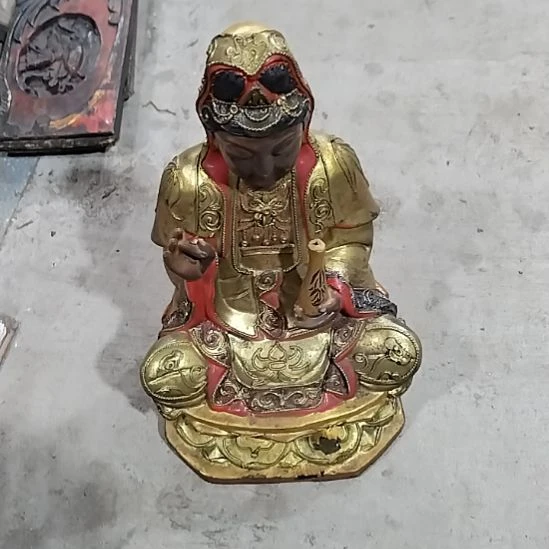 黄色的装饰品摆件