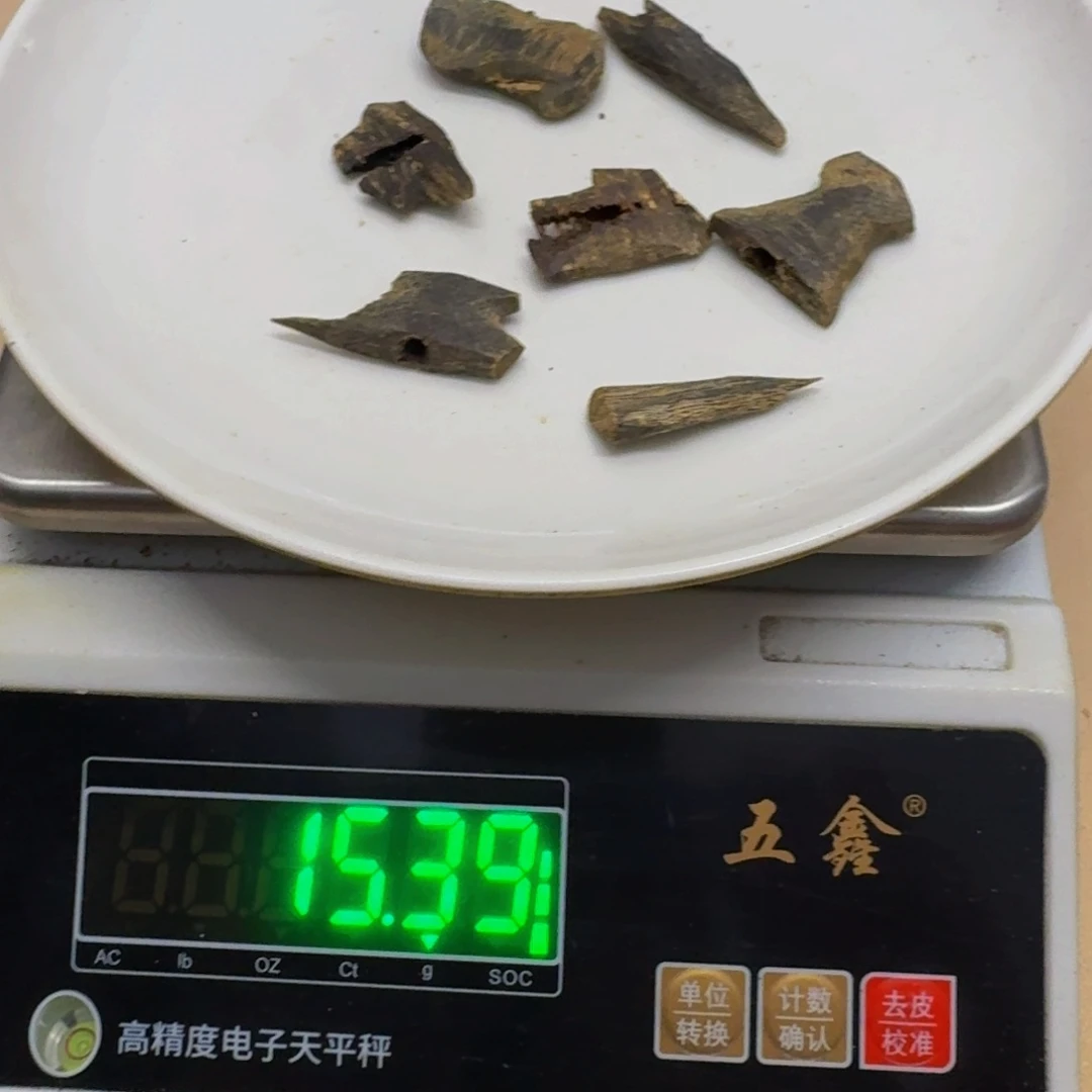 不***了沉香碎屑沉香透顶绿沉水块料15克