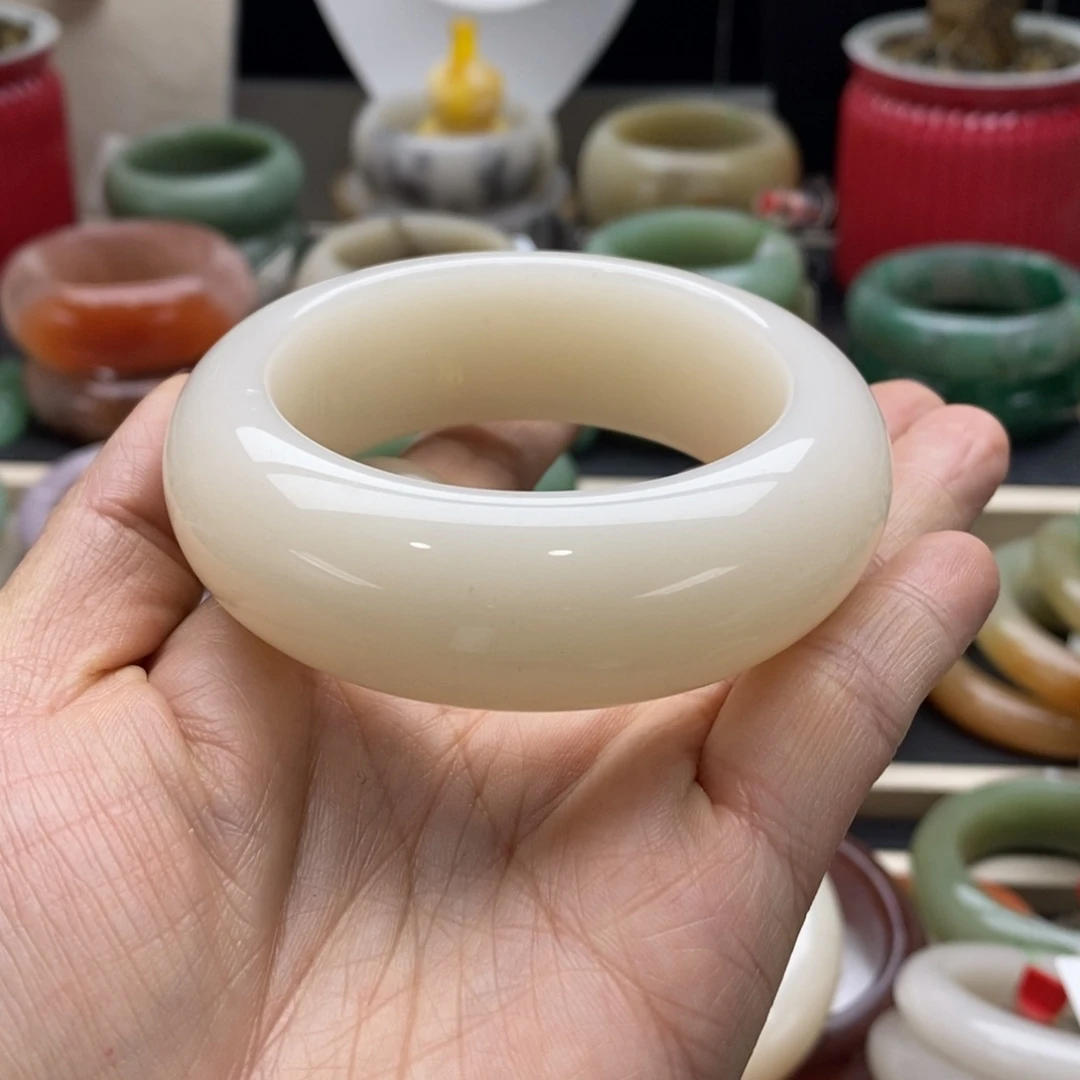 石英岩玉未镶嵌手镯