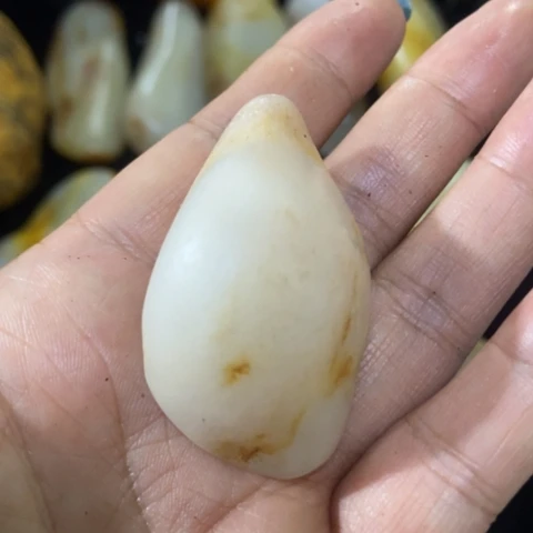 未镶嵌和田玉（糖玉）车挂