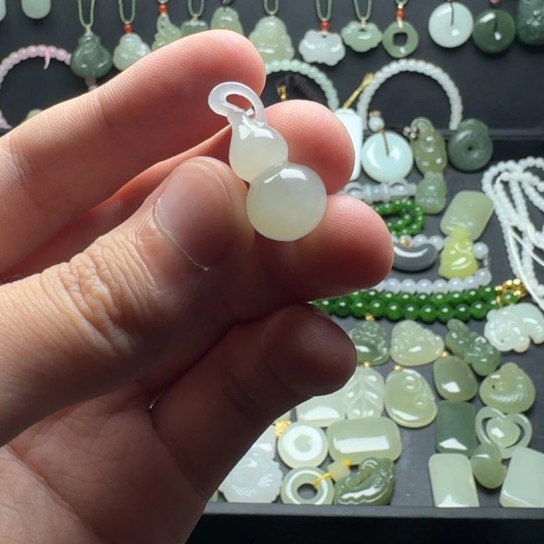 ****，和田玉未镶嵌颈饰