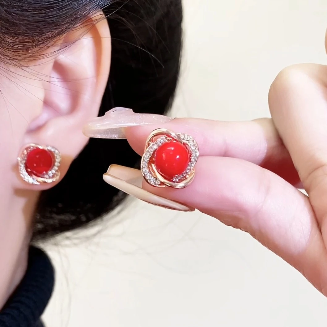 锌合金仿珍珠耳饰 红色珍珠耳钉女精致小巧高级感优雅气质耳环