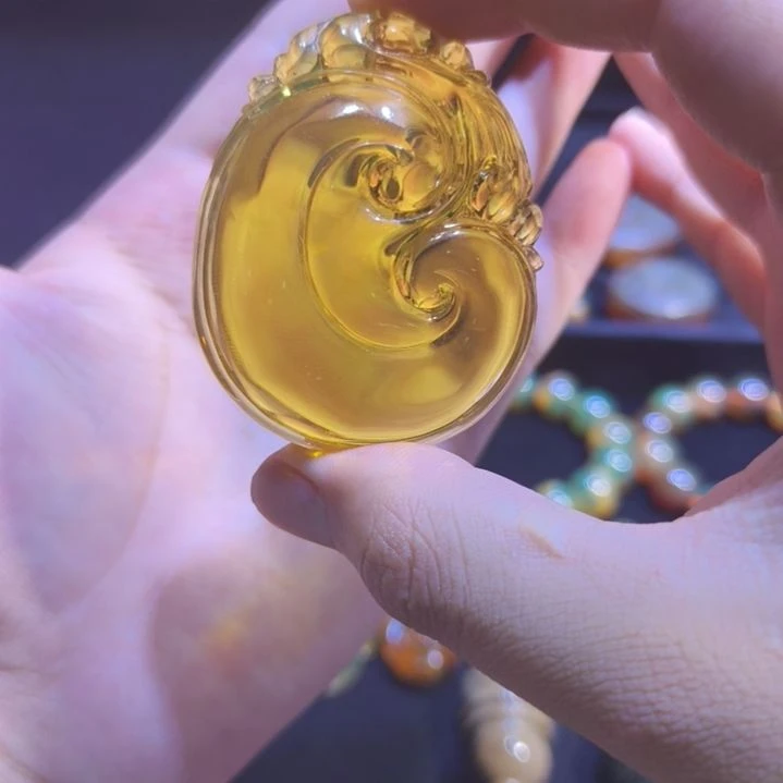 未镶嵌颈饰琥珀蓝珀如意