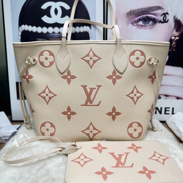 99新 LouisVuitton/路易威登 新款粉色中号never full（芯片M30080