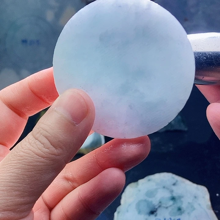 翡翠未镶嵌颈饰毛料64