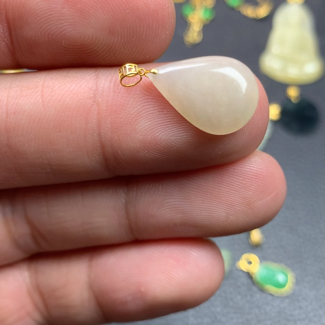 【闪购商品】颈饰18K金镶嵌翡翠翡翠