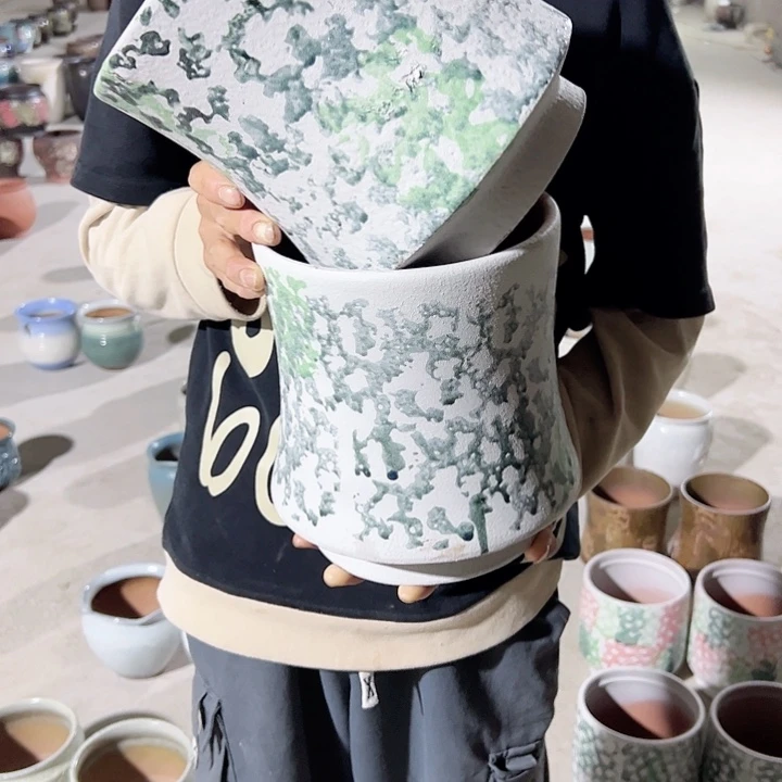 高度23厘米口20厘米