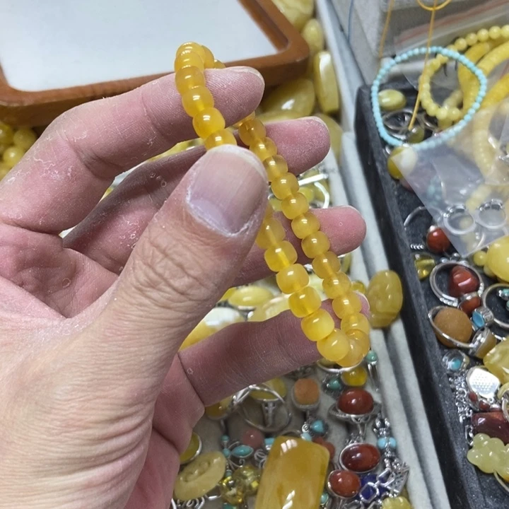 未镶嵌蜜蜡裸石多样性发货