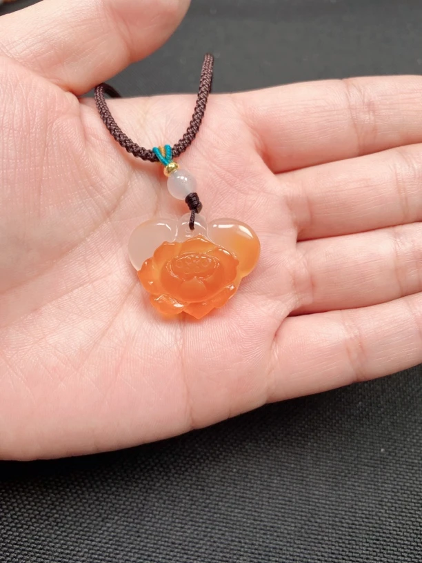纯天然玛瑙玉髓吊坠荷花挂件莲花男女款配绳多样性发货