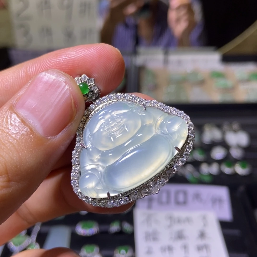 陈****颈饰银S925镶嵌翡翠