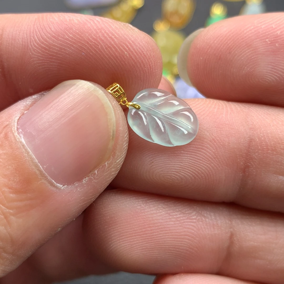 【闪购商品】颈饰18K金镶嵌翡翠翡翠