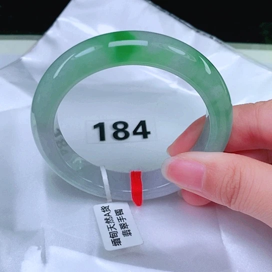 翡翠手镯未镶嵌翡翠手镯