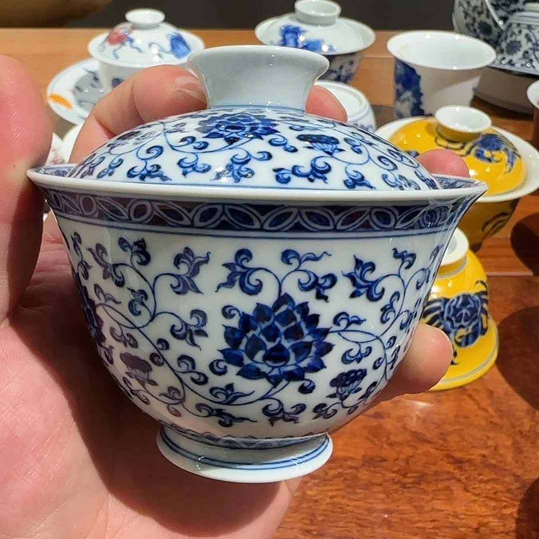 景德镇缠枝莲青花盖碗