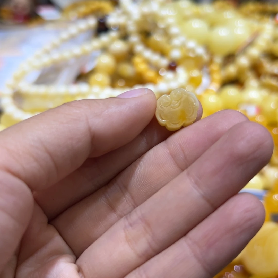 琥珀珠宝奇石未镶嵌