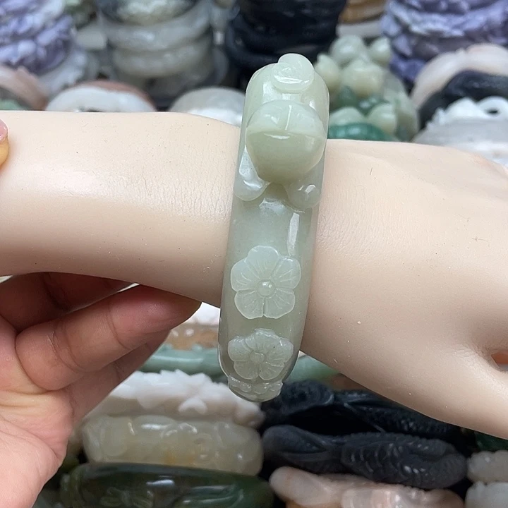 未镶嵌手镯石英岩玉