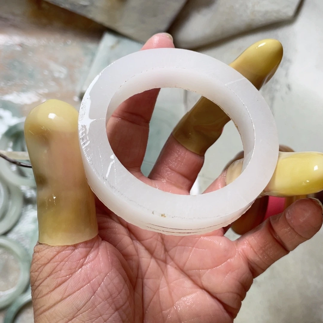 水***哈石英质玉（天山翠）手镯未镶嵌定制