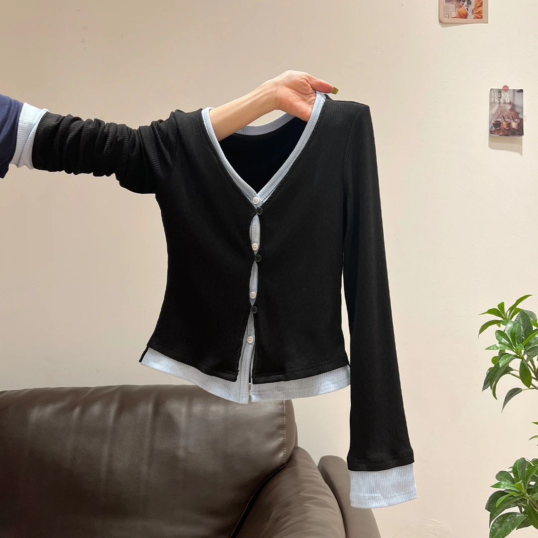 【现货】韩系假两件纽扣V领拼接内搭长袖T恤女2025秋季新款显瘦上衣
