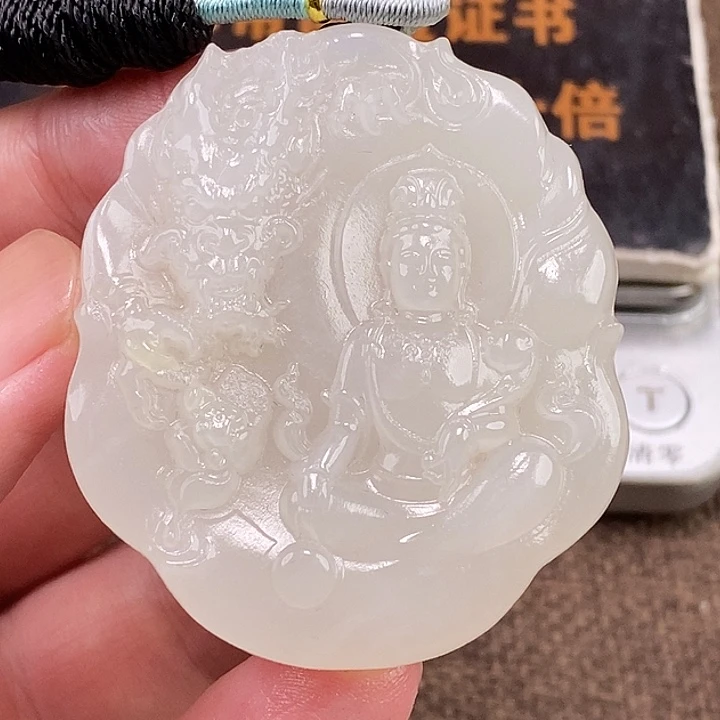 和田玉未镶嵌把件