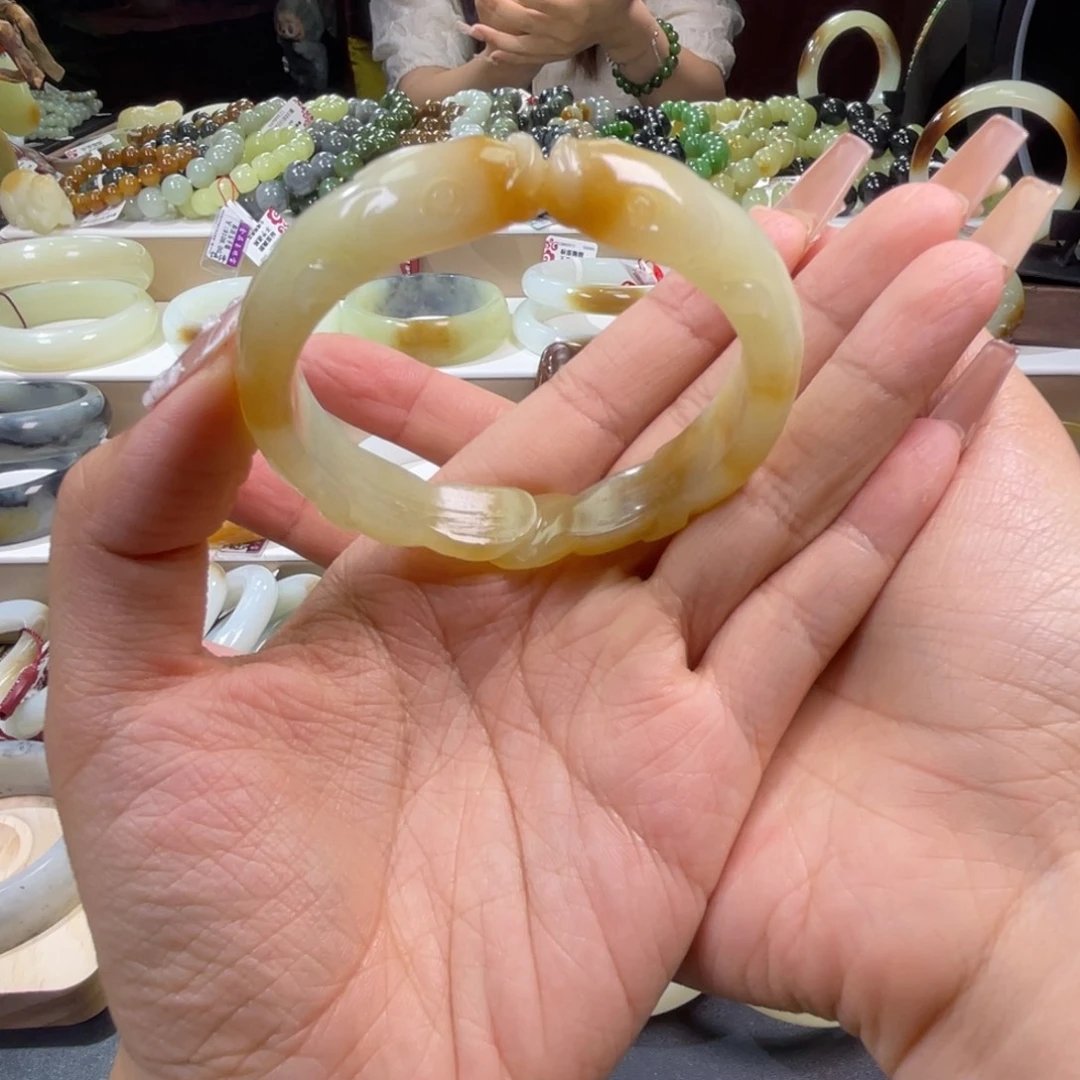 和田玉手镯未镶嵌