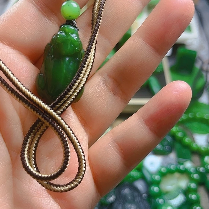 颈饰未镶嵌和田玉（糖玉）大*王