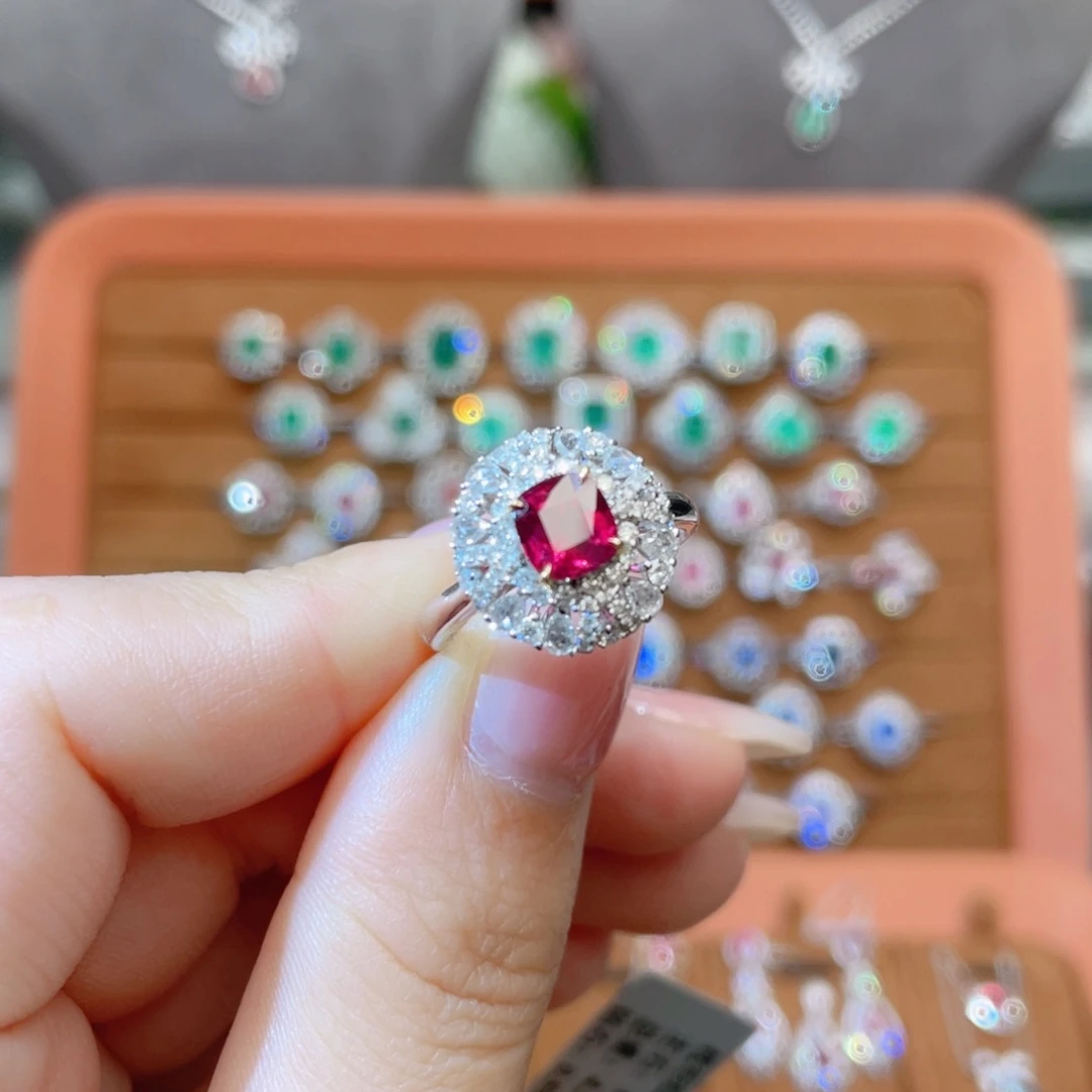 戒指18K金镶嵌红宝石无烧1.24