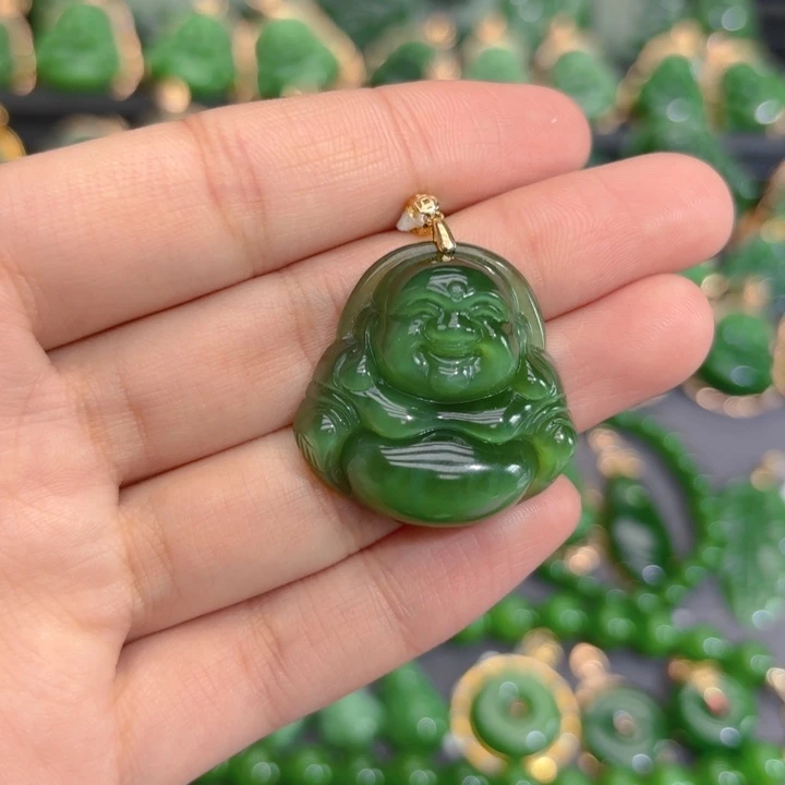 颈饰18K金镶嵌和田玉（碧玉）