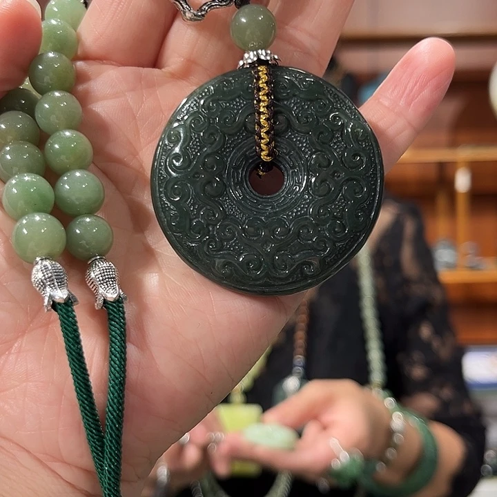 颈饰未镶嵌和田玉（糖玉）