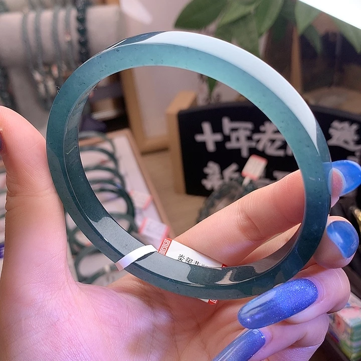 翡翠未镶嵌手镯70