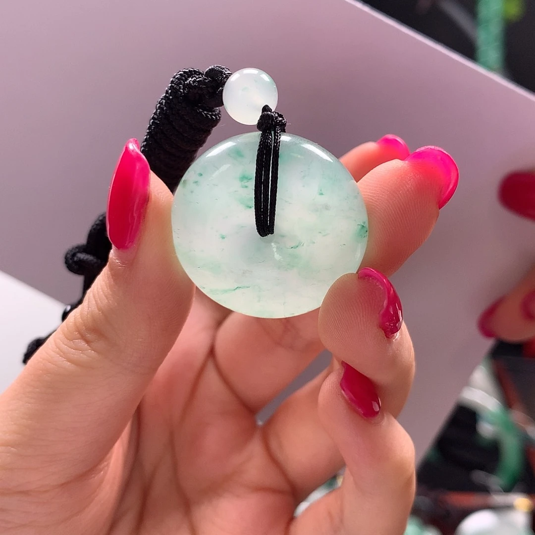 娇***石英质玉吊坠未镶嵌