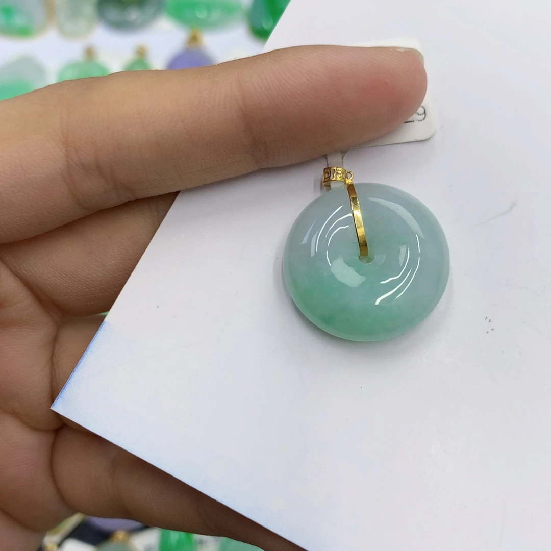 翡翠18K金镶嵌颈饰翡翠
