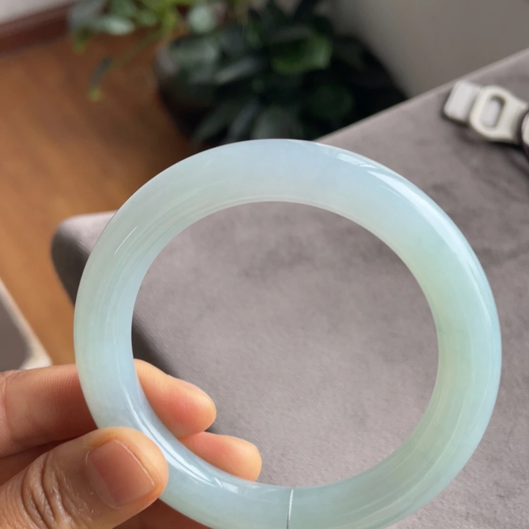 翡翠未镶嵌手镯晴绿胶条