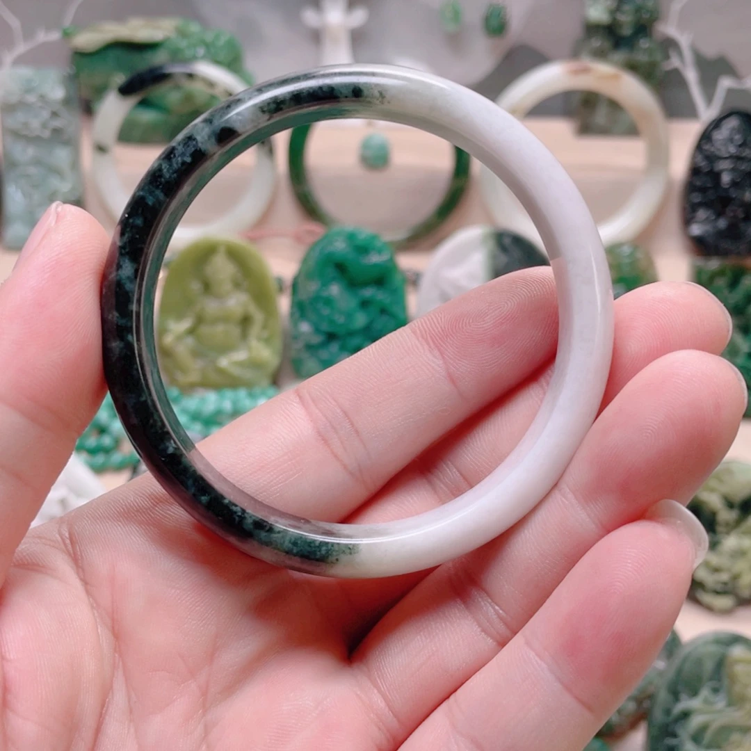 独山玉未镶嵌手镯