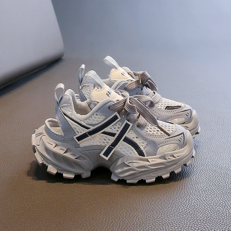 2025夏天儿童运动凉鞋糖果色镂空老爹鞋男女童轮胎防滑低沙滩鞋潮