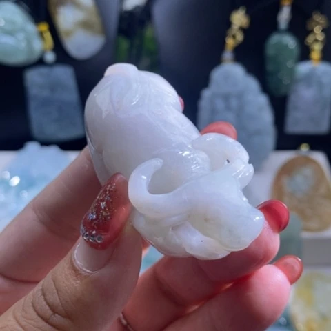 【闪购商品】颈饰未镶嵌翡翠牛