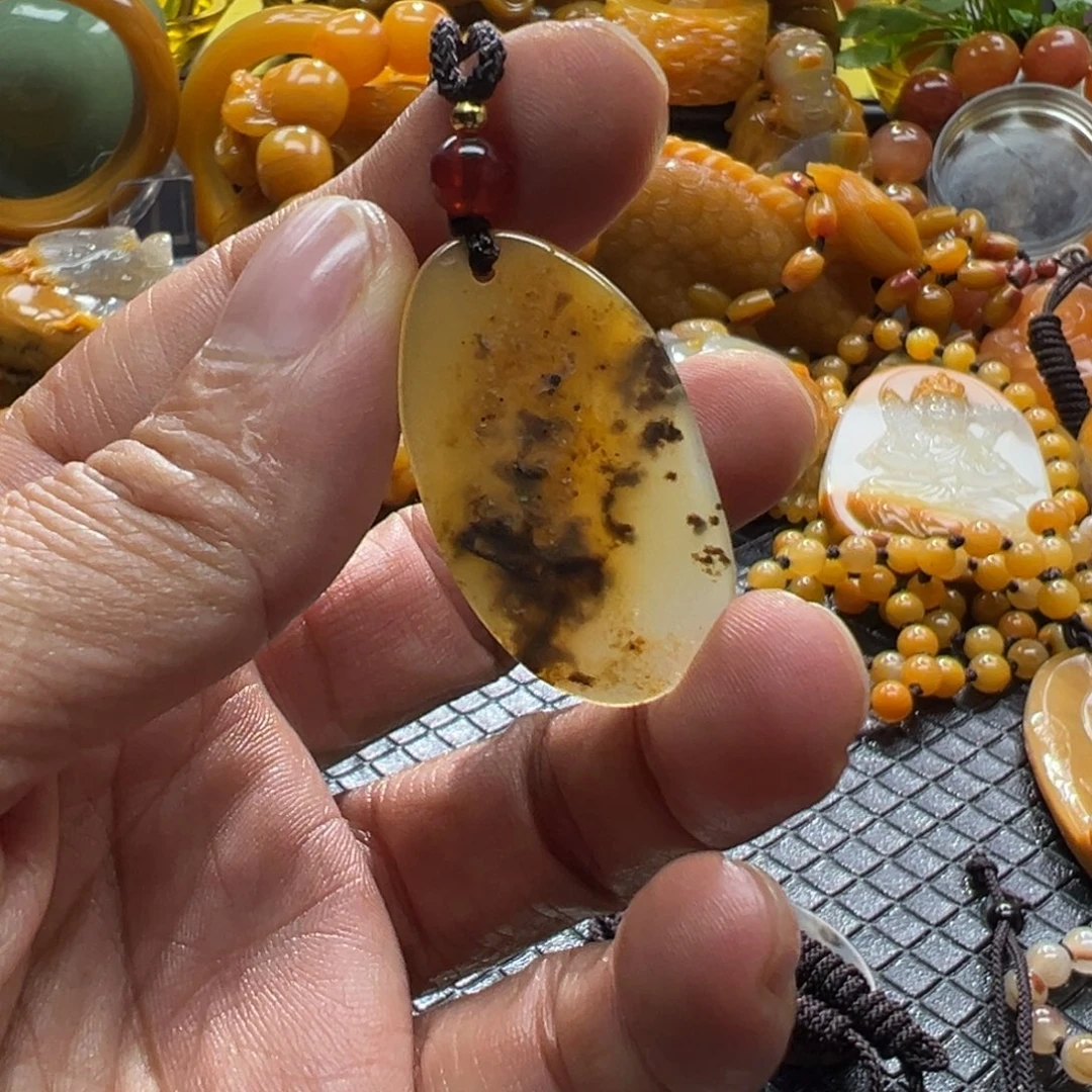 石英质玉未镶嵌颈饰