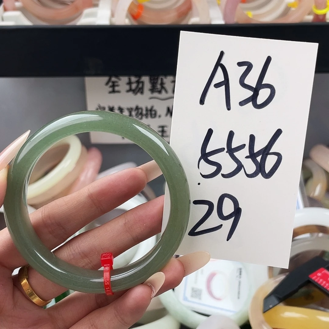 石英质玉未镶嵌手镯A36