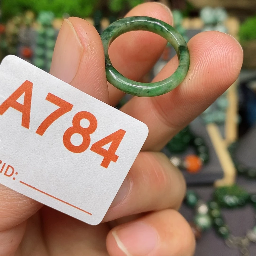 翡翠戒指未镶嵌朋*漂亮美眉