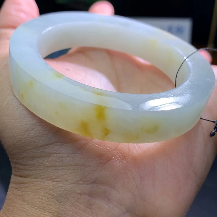 定制翡翠未镶嵌翡翠手镯